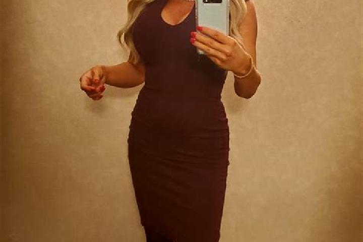 Evelyn, 34, a blonde amber-eyed ebony companion based in Panigokro. Offering Fetish, 69, Dinner Date. Available for incall and outcall, day and evening dates.