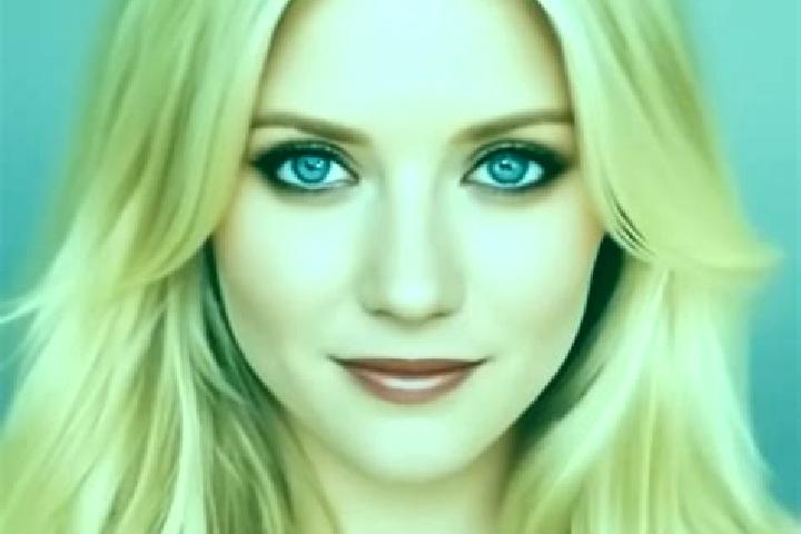 Evelyn, 34, a blonde amber-eyed indian companion based in Villemarechal. Offering Tantra, Couples. Available for incall and outcall, day and evening dates.