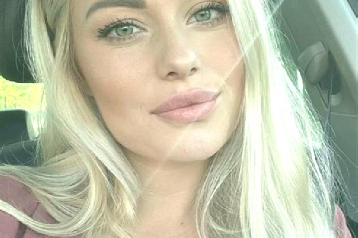 Evelyn, 34, a blonde hazel-eyed indian companion based in Corinda. Offering A-Level, Duos, Girlfriend Experience. Available for incall and outcall, day and e...