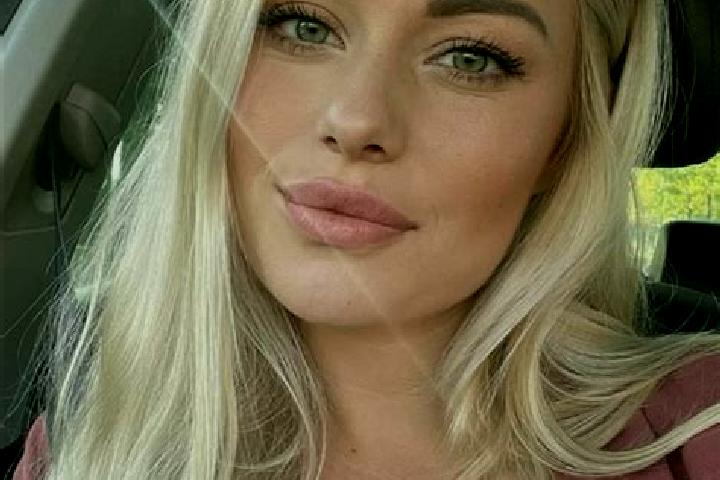 Evelyn, 34, a blonde hazel-eyed indian companion based in Donja Voca. Offering A-Level, Girlfriend Experience, Striptease, Domination. Available for incall a...