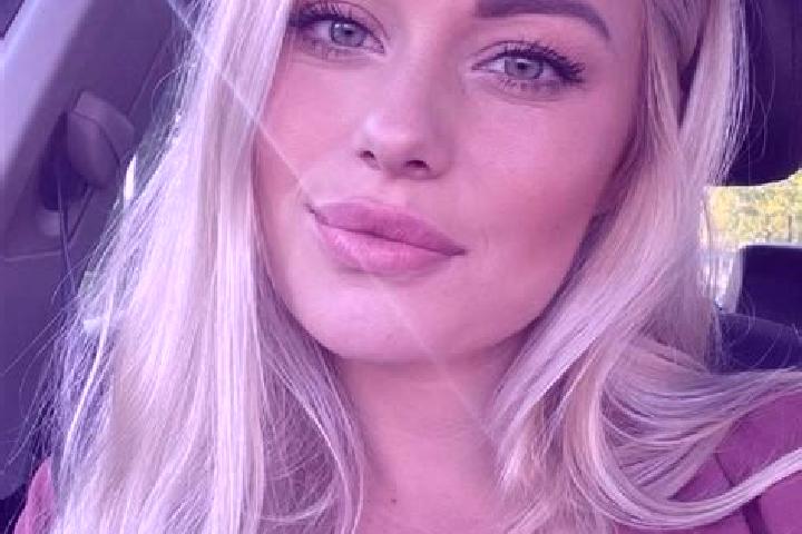 Evelyn, 34, a blonde hazel-eyed mixed companion based in Suceava. Offering Roleplay, Prostate Massage. Available for incall and outcall, overnight bookings a...