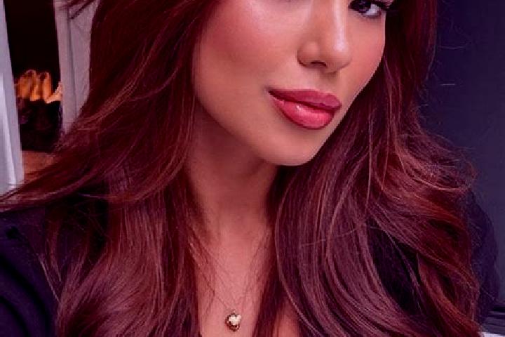 Evelyn, 34, a chestnut dark-eyed latina companion based in Waarland. Offering Girlfriend Experience. Available for incall and outcall, day and evening dates.