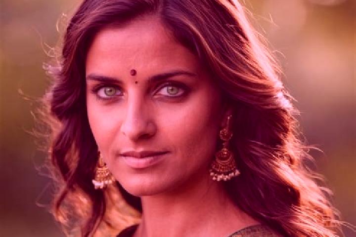 Evelyn, 34, a chestnut green-eyed indian companion based in Beitou. Offering Domination, Duos, Couples. Available for incall and outcall, overnight bookings ...