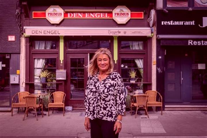 Evelyn, 34, a dark blonde dark-eyed caucasian companion based in Sint-Pauwels. Offering Dinner Date, Overnight, CIM, Prostate Massage. Available for incall a...