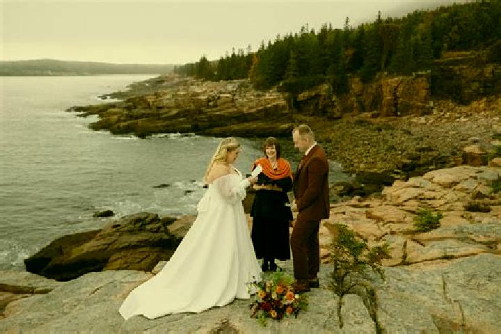Evelyn, 34 — Escort in Acadia, Canada
