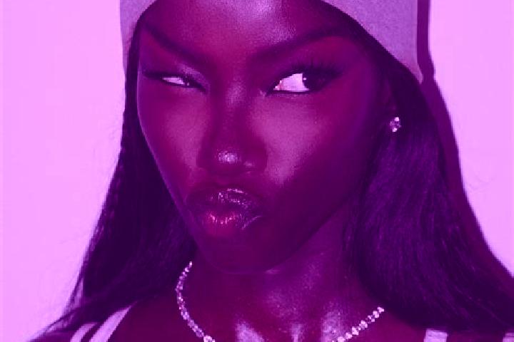 Evelyn, 34 — Escort in Dambi, Angola