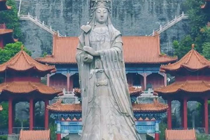 Evelyn, 34 — Escort in Liangjiang, China