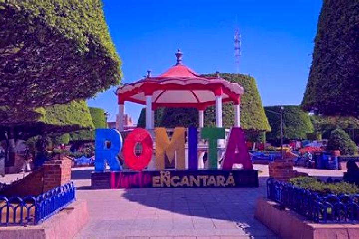 Evelyn, 34 — Escort in Romita, Mexico