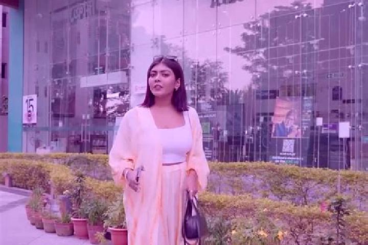 Evelyn, 34 — Escort in Waris Aliganj, India
