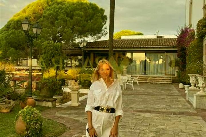 Evelyn, 35, a blonde hazel-eyed mediterranean companion based in Tabocas do Brejo Velho. Offering GFE, OWO, Couples, Overnight, BDSM. Available for incall an...