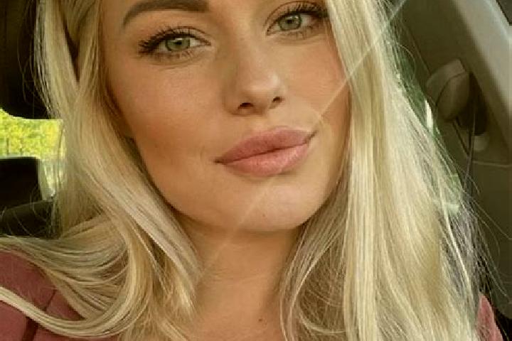 Evelyn, 35, a blonde hazel-eyed mixed companion based in Pueblica de Valverde. Offering Erotic Massage, A-Level, Party Girl, BDSM. Available for incall and o...