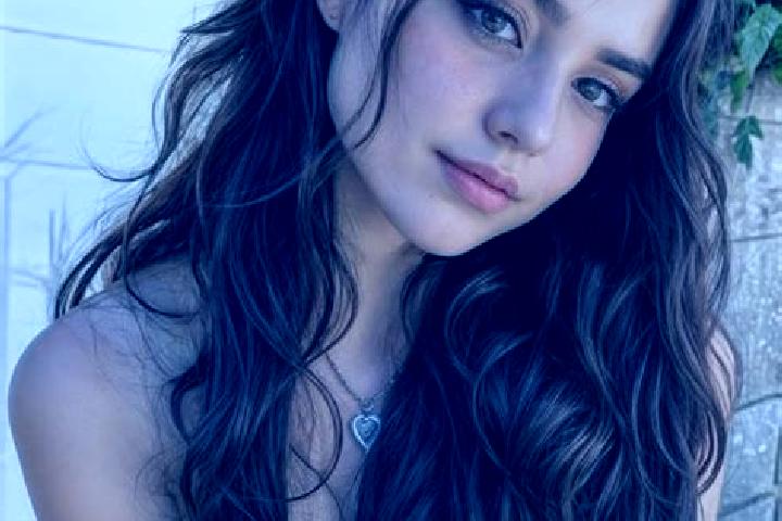 Evelyn, 35, a chestnut hazel-eyed middle eastern companion based in Karlstad. Offering Girlfriend Experience, Travel Companion, Massage. Available for incall...