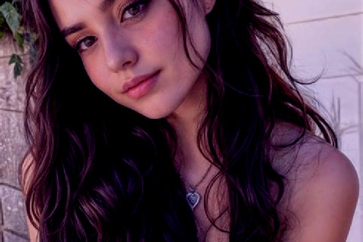 Evelyn, 35, a chestnut hazel-eyed middle eastern companion based in Seres. Offering Dinner Date, Fetish, Erotic Massage. Available for incall and outcall, da...