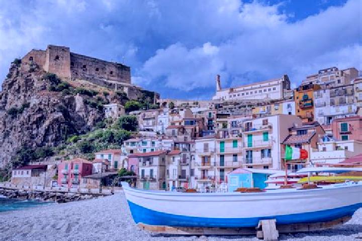 Evelyn, 35 — Escort in Cirella, Italy