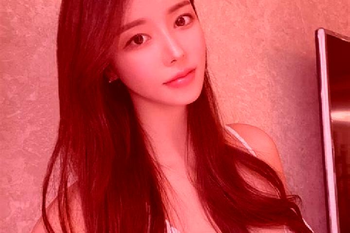 Evelyn, 35 — Escort in Xiagong, China