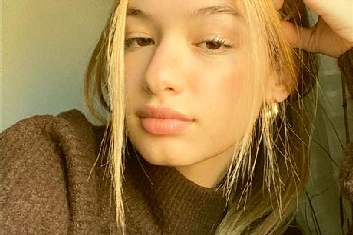 Evelyn, 36, a blonde brown-eyed mixed companion based in Revillarruz. Offering GFE, OWO, Dinner Date, Roleplay. Available for incall and outcall, overnight b...