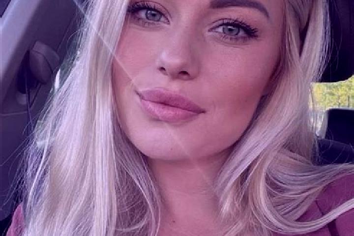 Evelyn, 36, a blonde hazel-eyed european companion based in Feurs. Offering Prostate Massage, Domination, BDSM. Available for incall and outcall, overnight b...