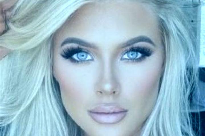 Evelyn, 36, a platinum blonde amber-eyed caucasian companion based in Picos Acima. Offering Erotic Massage, Couples, Overnight, Deep French Kissing, Party Gi...