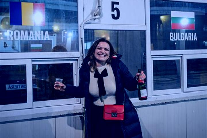 Evelyn, 36 — Escort in Cuparu, Romania