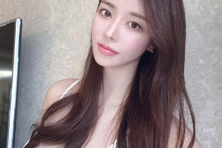 Evelyn, 36 — Escort in Guzhai, China