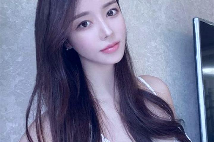 Evelyn, 36 — Escort in Jugantang, Indonesia