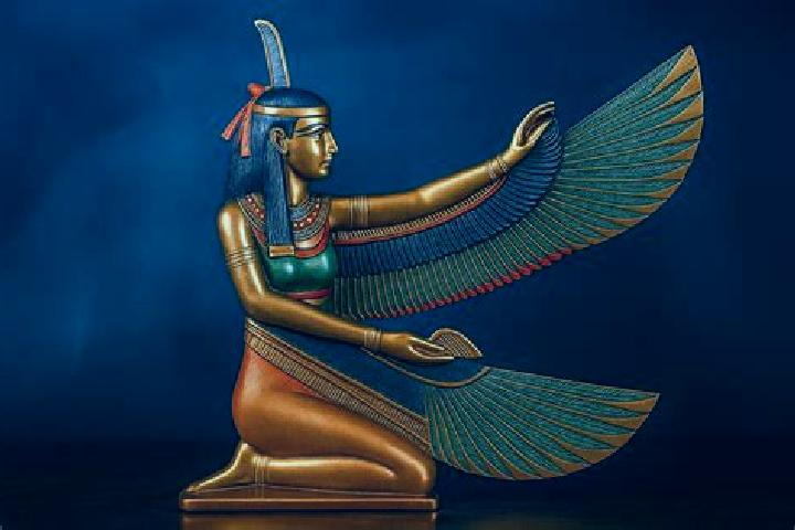 Evelyn, 36 — Escort in Mut, Egypt