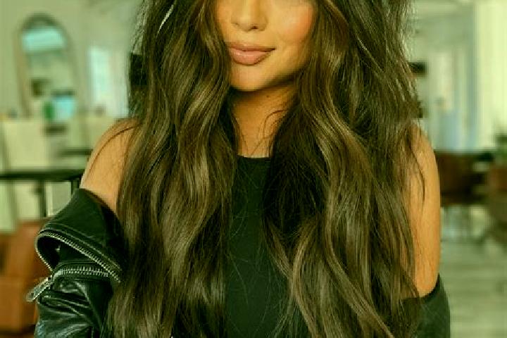 Evelyn, 37, a brunette brown-eyed mixed companion based in Ain Aicha. Offering 69, Domination, Massage. Available for incall and outcall, day and evening dates.
