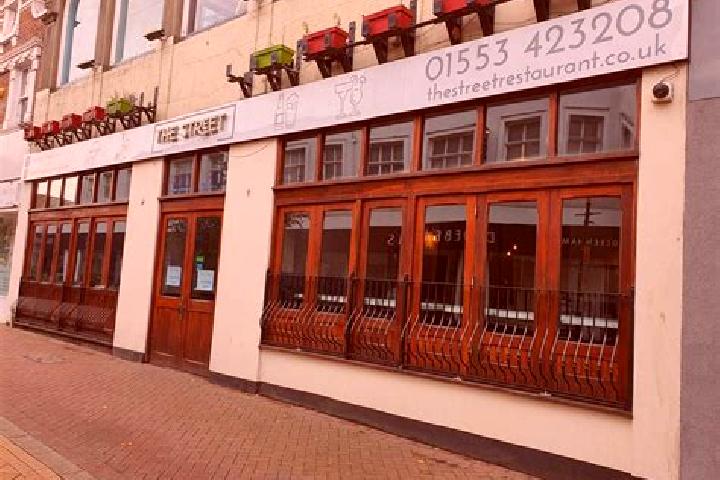 Evelyn, 37, a red blue-eyed mixed companion based in Terrington St Clement. Offering Striptease, Prostate Massage, Party Girl. Available for incall and outca...