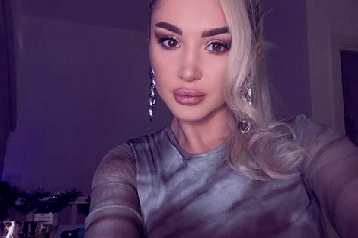 Evelyn, 37, a red grey-eyed mediterranean companion based in Zegbao. Offering BDSM, GFE, Girlfriend Experience, Fetish, Dinner Date. Available for incall and...