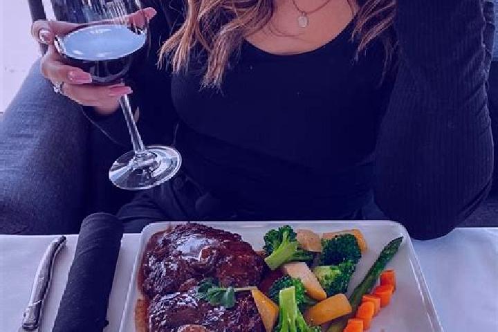 Evelyn, 37 — Escort in McMurray, United States