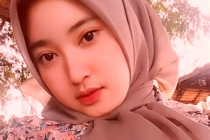 Evelyn, 37 — Escort in Sampang, Indonesia