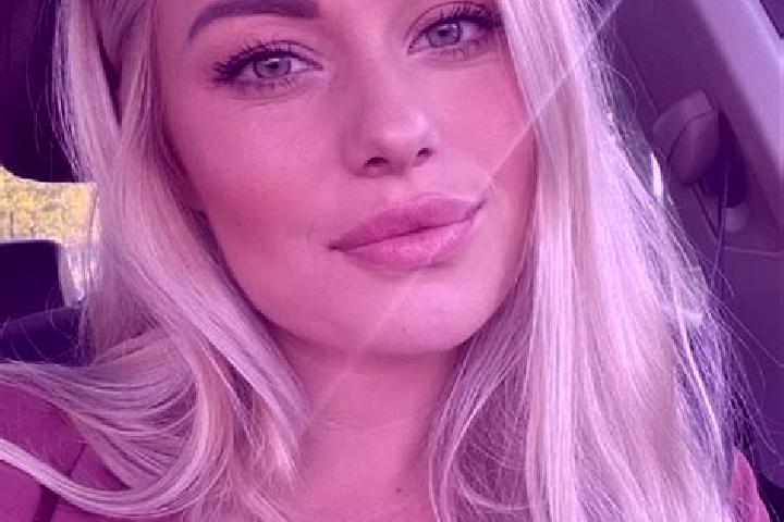 Evelyn, 38, a blonde hazel-eyed asian companion based in Otocac. Offering Domination, Roleplay, Overnight, Couples. Available for incall and outcall, overnig...