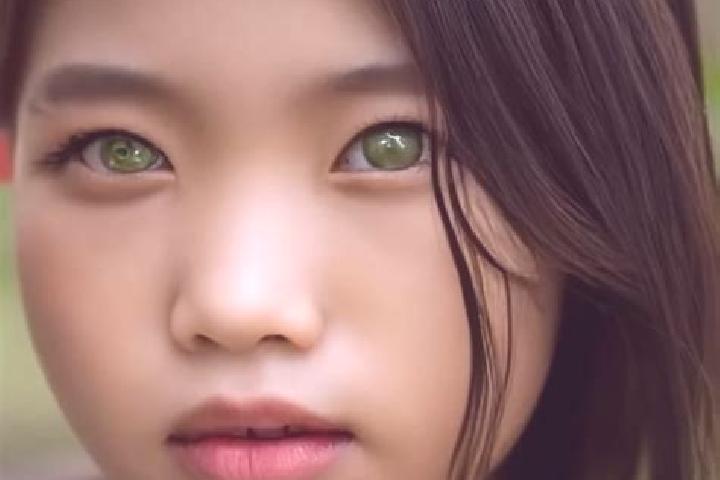 Evelyn, 38, a red green-eyed asian companion based in Qujiawan. Offering Duos, 69, BDSM, Roleplay. Available for incall and outcall, day and evening dates.
