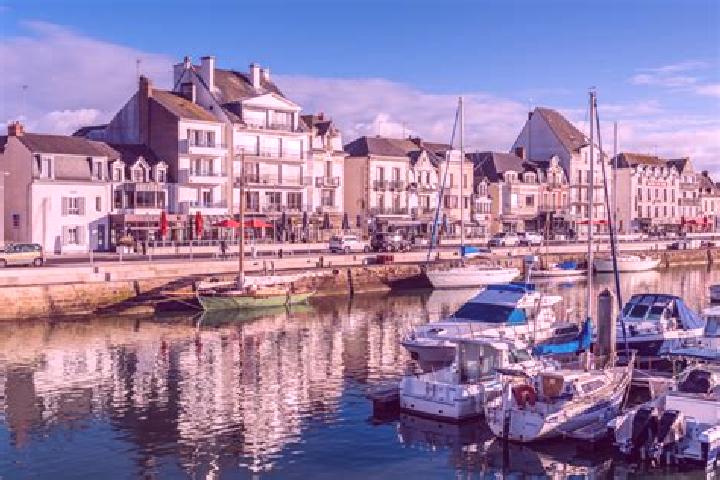 Evelyn, 38 — Escort in Le Pouliguen, France