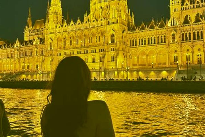 Evelyn, 38 — Escort in Tiszabo, Hungary