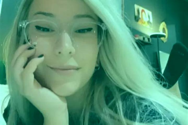 Evelyn, 39, a blonde dark-eyed caucasian companion based in Vo Xu. Offering OWO, BDSM, Erotic Massage, Deep French Kissing. Available for incall and outcall,...