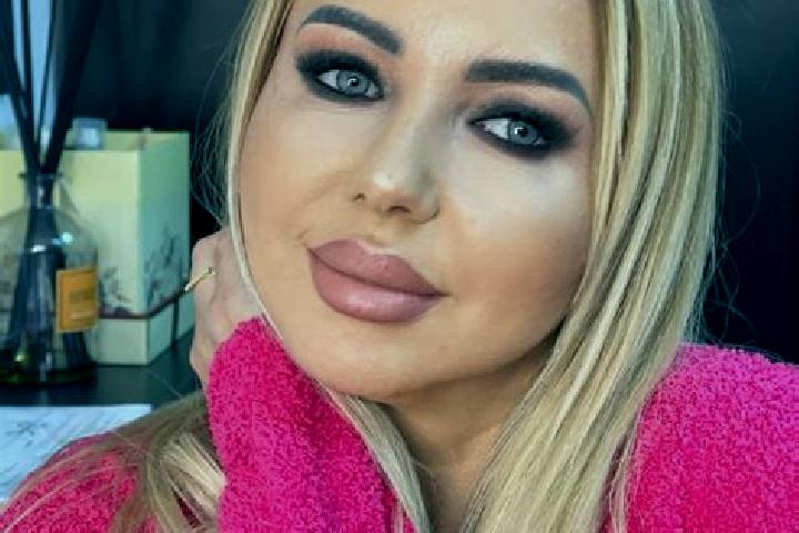 Evelyn, 39 — Escort in Lunguletu, Romania