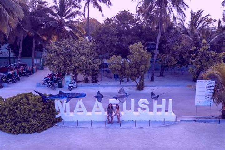 Evelyn, 39 — Escort in Madifushi, Maldives