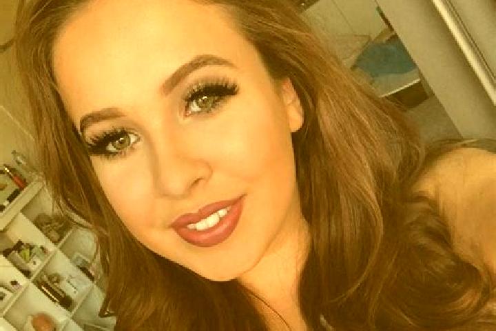 Grace, 20, a dark blonde amber-eyed slavic companion based in Badreh. Offering Erotic Massage, Travel Companion, A-Level. Available for incall and outcall, d...