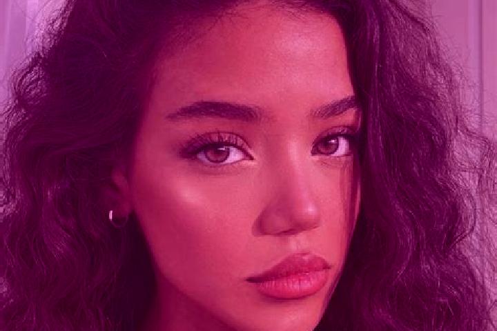 Grace, 21, a black brown-eyed indian companion based in Chornobyl. Offering GFE, CIM, Duos. Available for incall and outcall, day and evening dates.