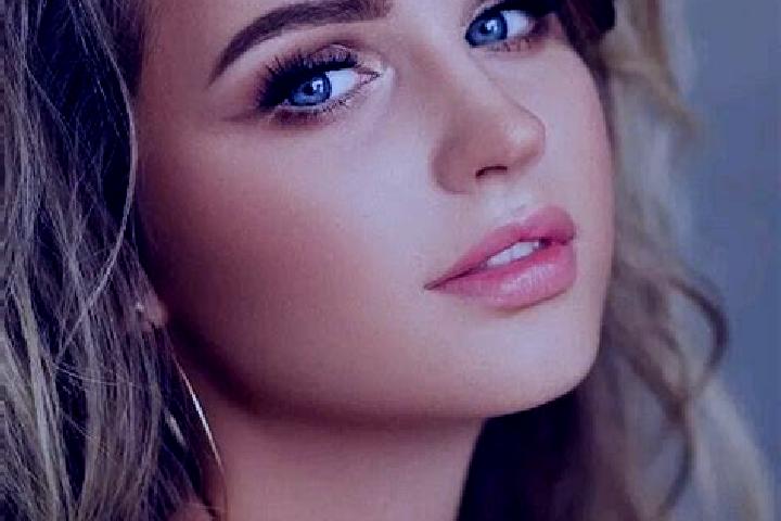 Grace, 21, a dark blonde blue-eyed indian companion based in Grosse Pointe Woods. Offering Domination, Deep French Kissing, Striptease. Available for incall ...