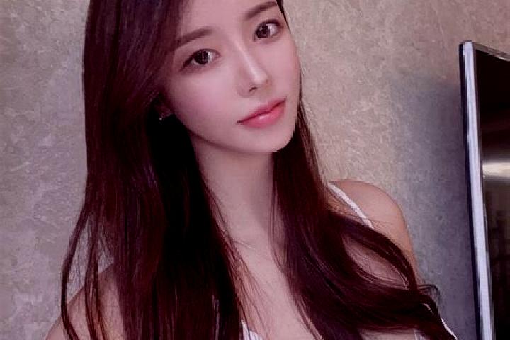 Grace, 21 — Escort in Suzigou, China