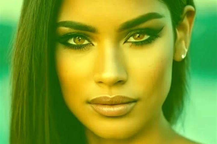 Grace, 22, a black amber-eyed latina companion based in Faramdeh. Offering Dinner Date, Striptease, BDSM. Available for incall and outcall, day and evening d...