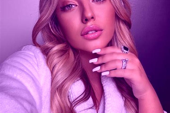 Grace, 22, a blonde amber-eyed latina companion based in Badacsonytoerdemic. Offering Dinner Date, Overnight, Massage, Party Girl. Available for incall and o...