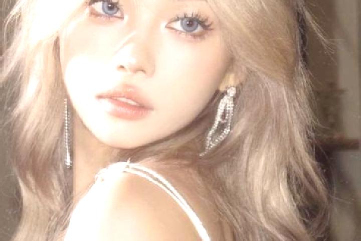 Grace, 22, a blonde blue-eyed asian companion based in Orly. Offering Roleplay, Couples, OWO. Available for incall and outcall, overnight bookings available.