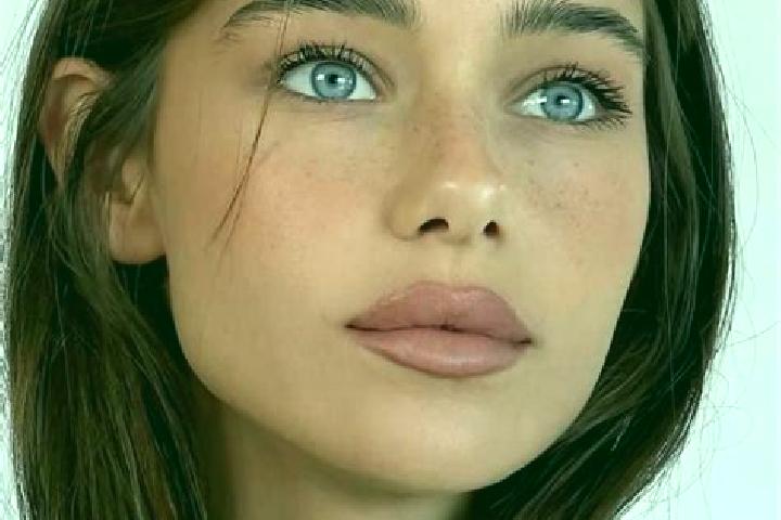 Grace, 22, a brunette amber-eyed middle eastern companion based in Gobindpur. Offering Prostate Massage, A-Level, Dinner Date. Available for incall and outca...