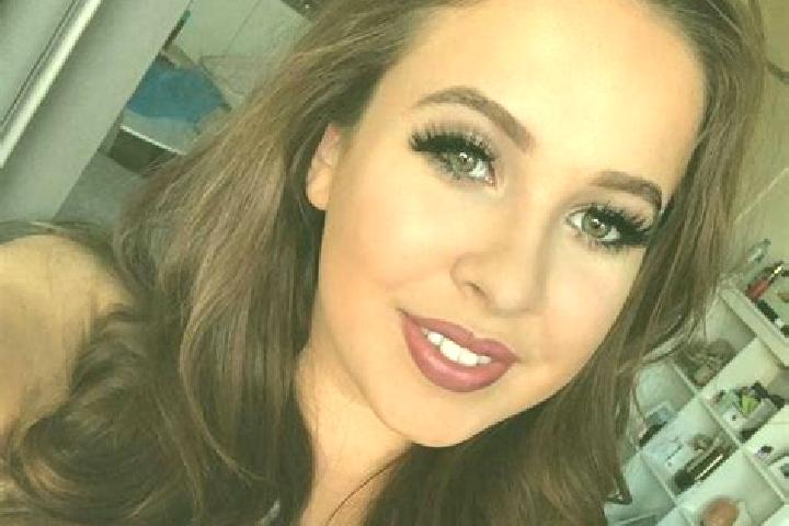 Grace, 22, a dark blonde amber-eyed latina companion based in Fuyong. Offering Dinner Date, A-Level, Deep French Kissing, Fetish. Available for incall and ou...