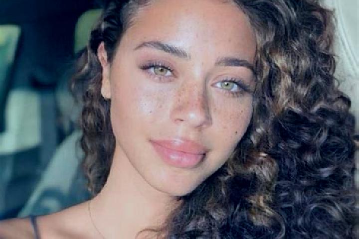 Grace, 22, a red hazel-eyed latina companion based in Pozolapa. Offering Erotic Massage, Dinner Date, Party Girl, 69. Available for incall and outcall, overn...