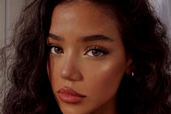 Grace, 23, a black brown-eyed caucasian companion based in Perrigny. Offering Overnight, Party Girl, Dinner Date. Available for incall and outcall, day and e...