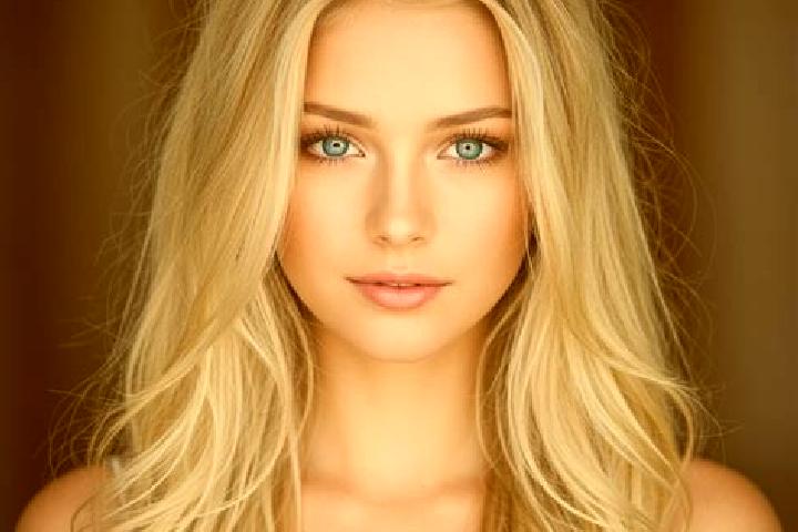 Grace, 23, a blonde dark-eyed mixed companion based in Caloundra. Offering OWO, Roleplay. Available for incall and outcall, overnight bookings available.